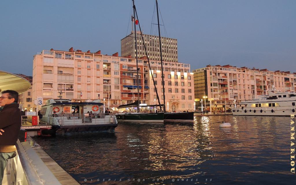 2025 11 28 TOULON EN SOIREE -  LE PORT ET ILLUMINATIONS VILLE (17).jpg